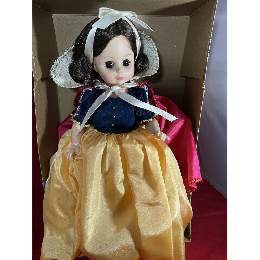 Vintage Madame Alexander Doll 14" Snow White 1455 Disney Crest Colors Sleep Eyes